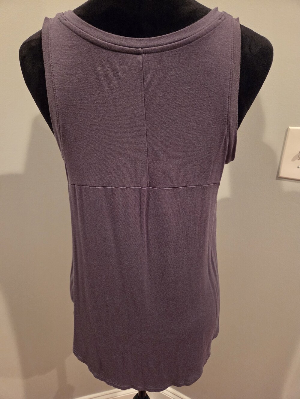 Time and Tru Grey V-Neck Sleeveless Tank Top - Picture 5 of 5